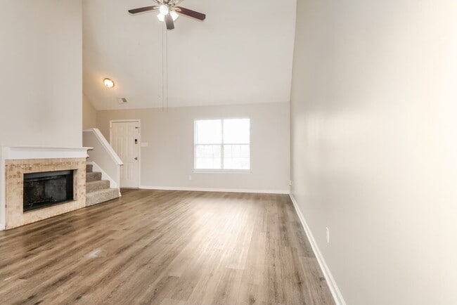 Building Photo - 8432 Creek Front Dr