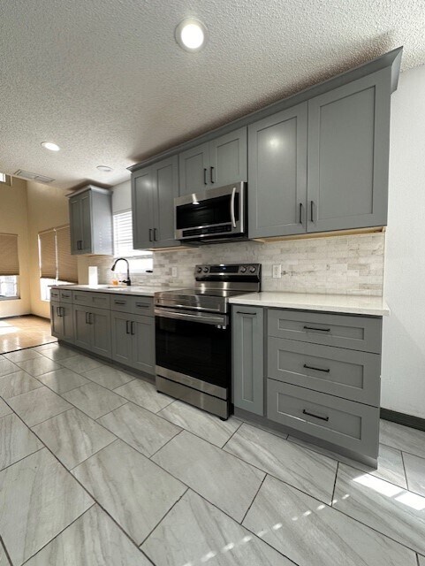 Foto del edificio - 239 Coralwood Ct