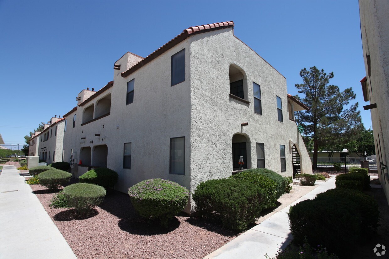 Newport Cove Apartments in Las Vegas, NV