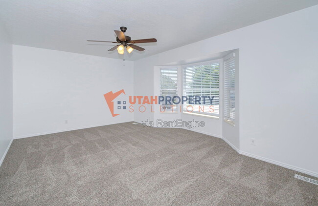 Building Photo - 496 W 330 S