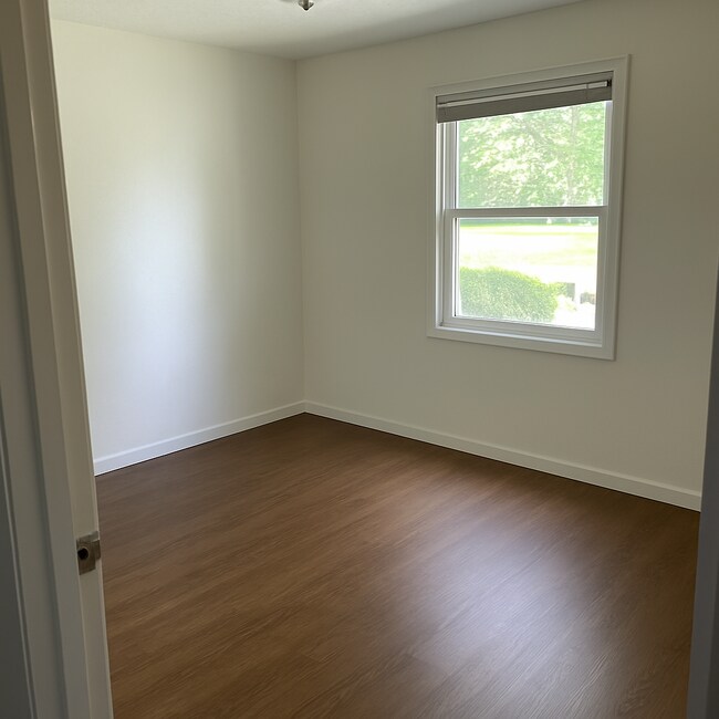 Dormitorio - 7212 N Hodge Ave