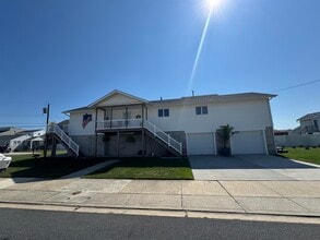 Building Photo - 607 E Evans Blvd