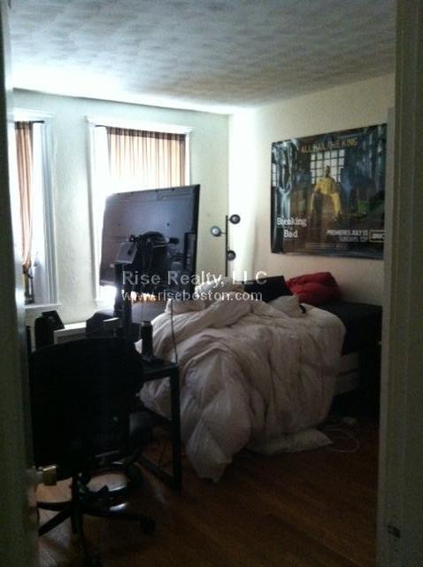 Building Photo - 2013 Commonwealth Ave