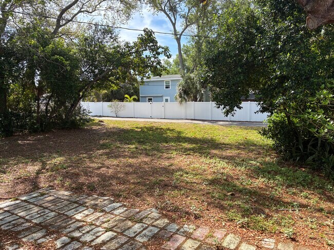 Patio trasero / 1,5 lotes - 423 Wildwood Way
