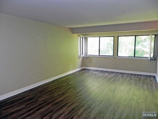 Building Photo - 201 Indian Hollow Court