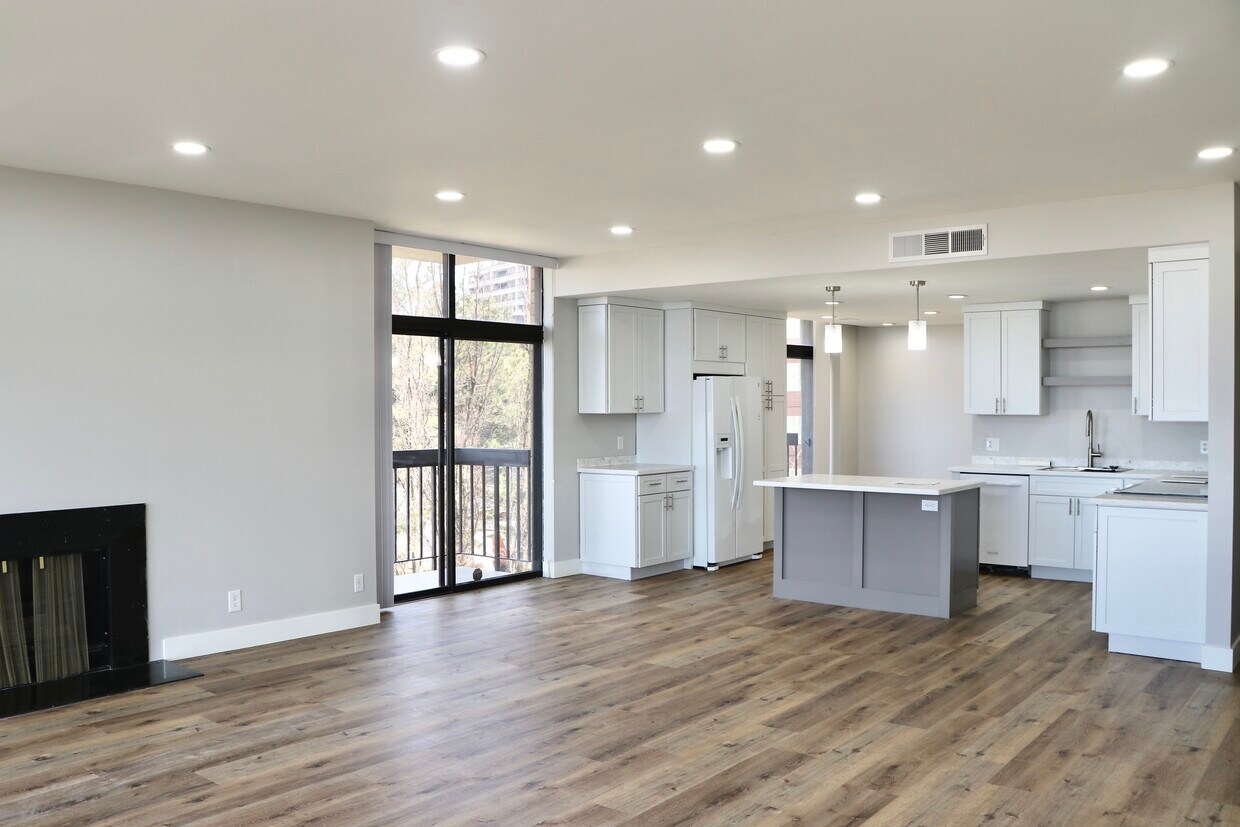 Living room /Kitchen - 940 S Donner Way