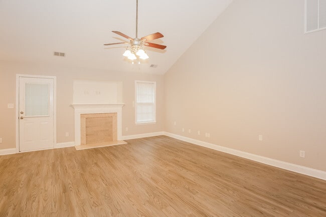 Foto del edificio - 408 Fawnbrook Ln