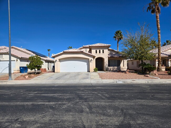 Building Photo - A stunning 4 Bedroom Home with a Pool & Spa