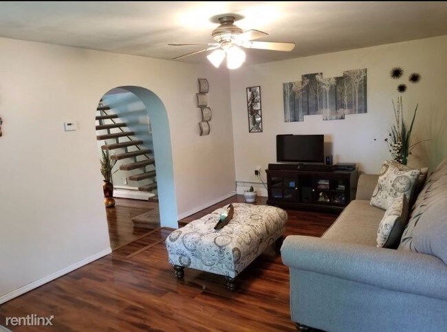 Foto del edificio - 3 br, 1.5 bath House - 646 7th St.