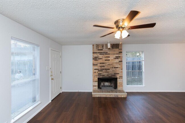Foto del edificio - 2102 Courtney St