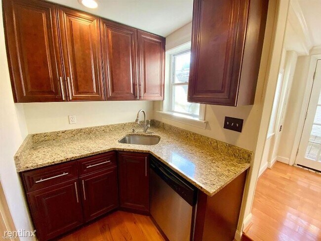 Building Photo - 2 br, 1 bath Townhome - 397 Masten Ave
