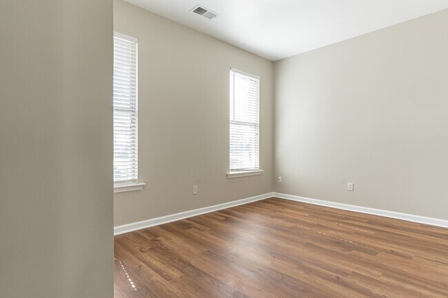 Building Photo - 1135 Avalon Dr