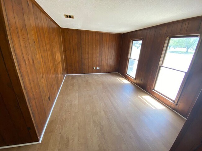 Building Photo - 2725 A/B Pleasant Ridge