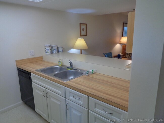 Foto del edificio - 5527 NE Gulfstream Way