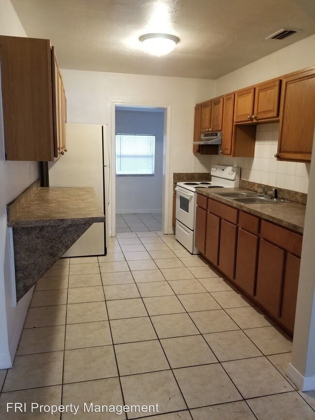 Building Photo - 3 br, 2 bath Apartment - 1426 E Mulberry Dr