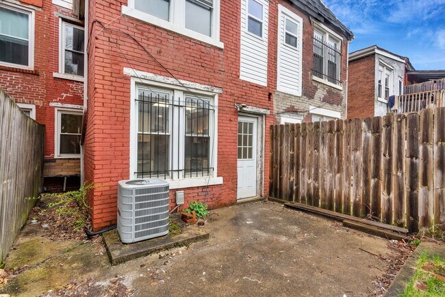 Foto del edificio - 5 Bed 2.5 Bath - ALL UPDATED, great south ...