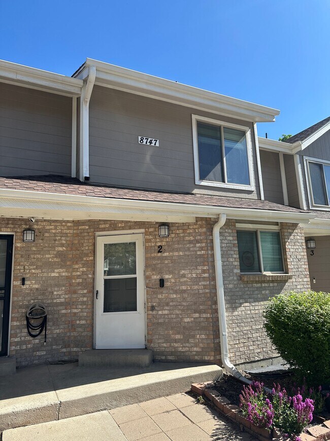 Foto del edificio - 8747 W Cornell Ave