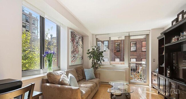Building Photo - 520 W 23rd St