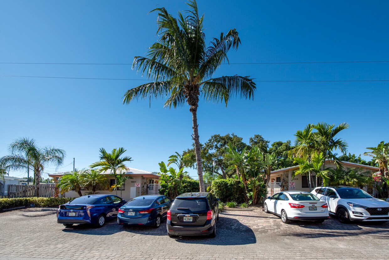Parking - 1021 NW 1st Ave