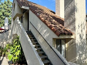 Building Photo - 317 N Melrose Dr