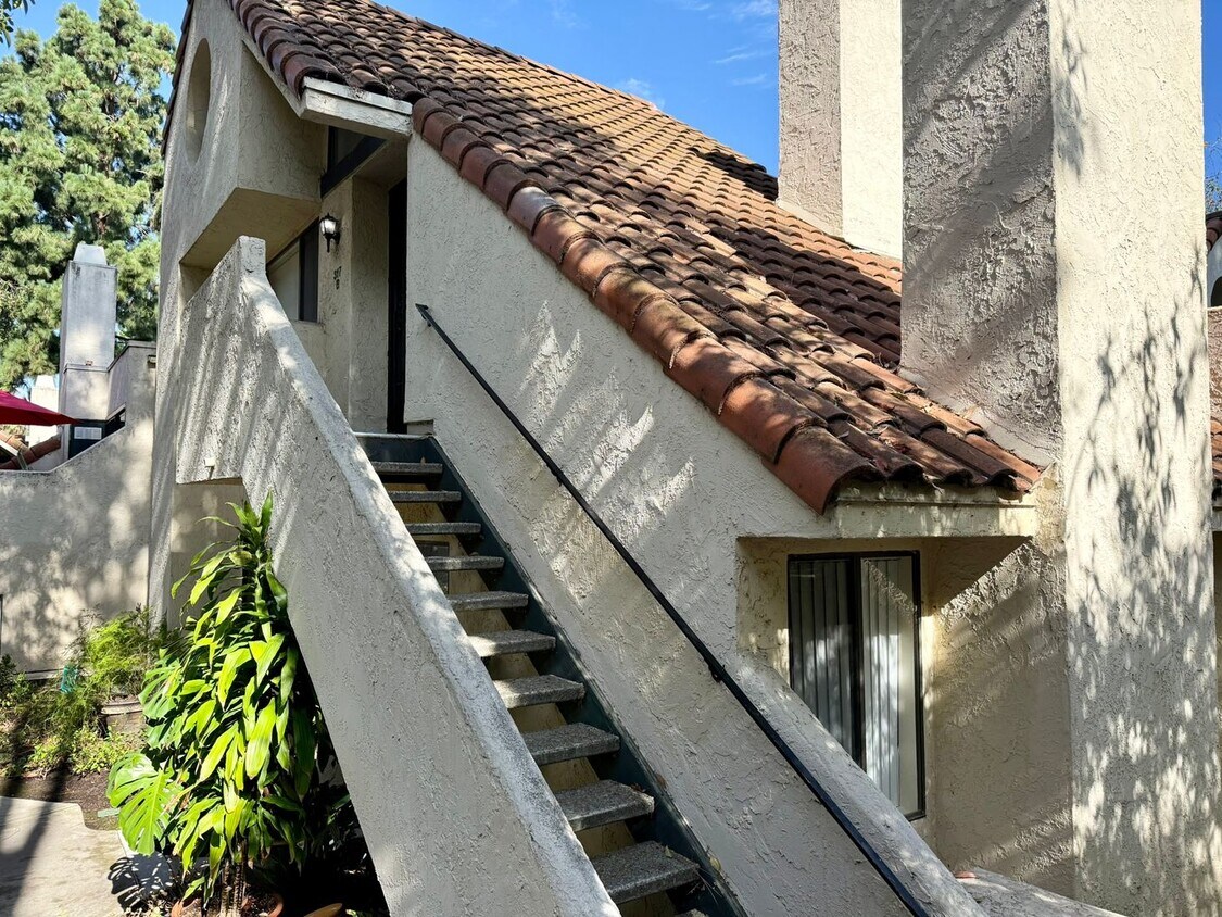Primary Photo - Spacious Condo in Melrose Park