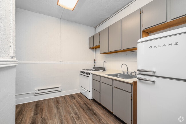 Interior Photo - Goldie