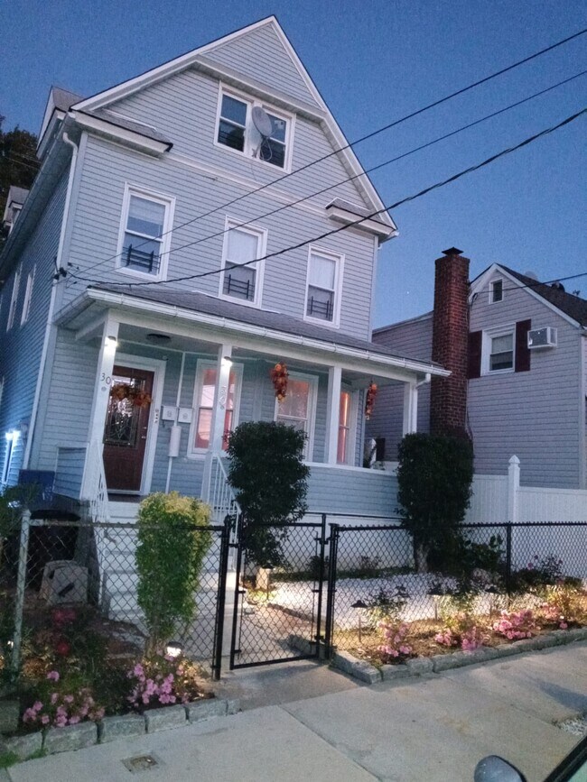 30 Allard Ave, New Rochelle, NY 10805 Townhome Rentals in New