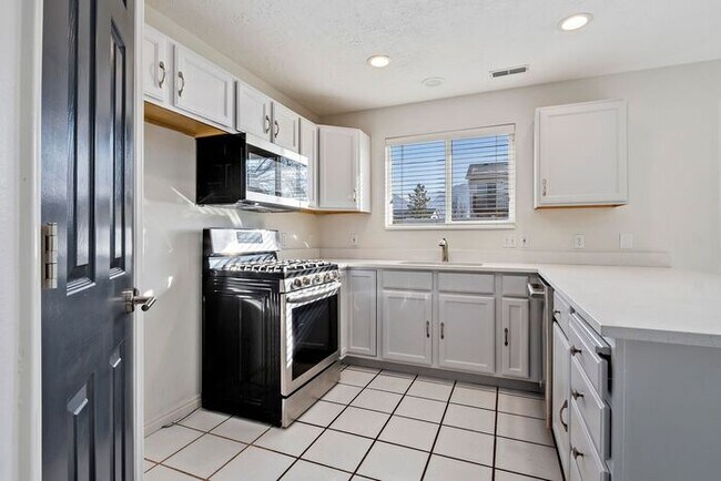 Building Photo - Beautiful Single Family Home for Rent in P...