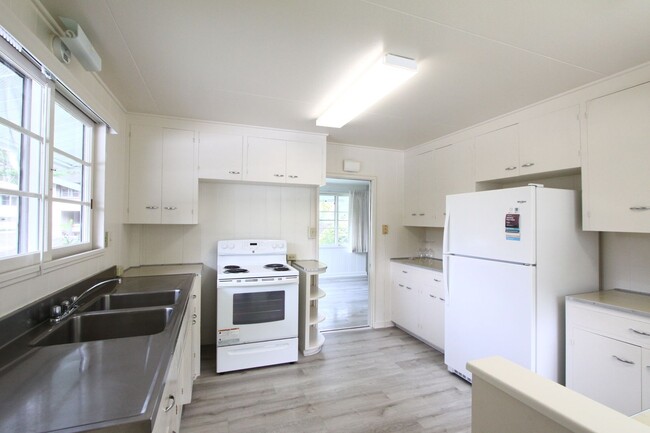 Building Photo - 3509 Akaka Pl