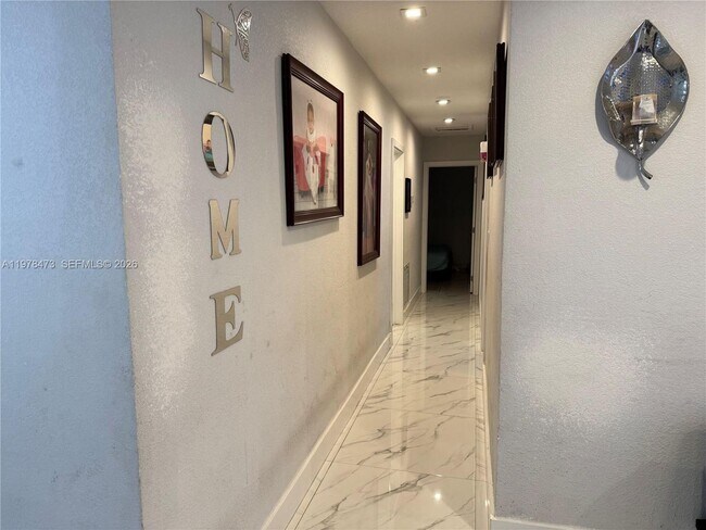 Foto del edificio - 18501 NW 30th Ave