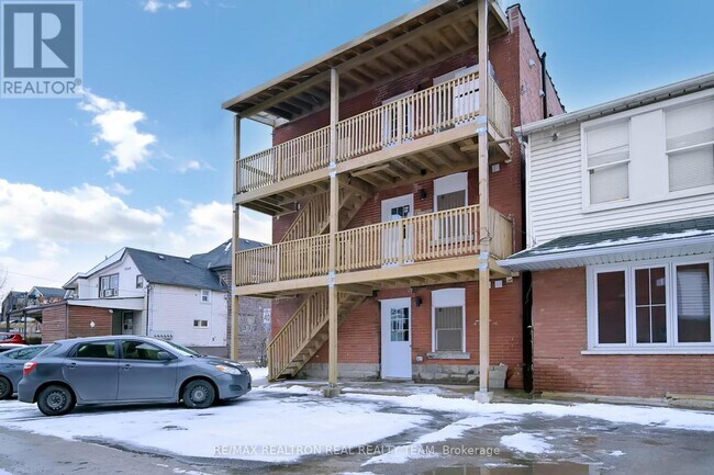 Building Photo - 195 Balmoral Ave N