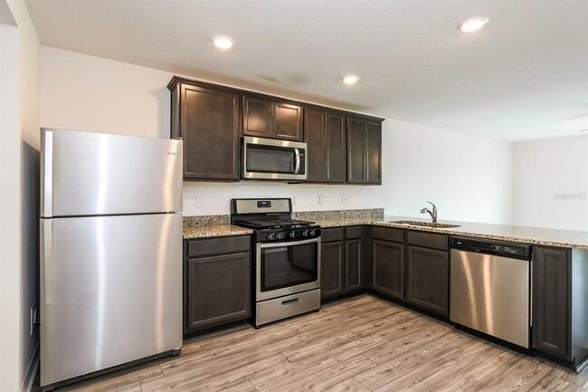 Building Photo - 325 Kensington View Dr