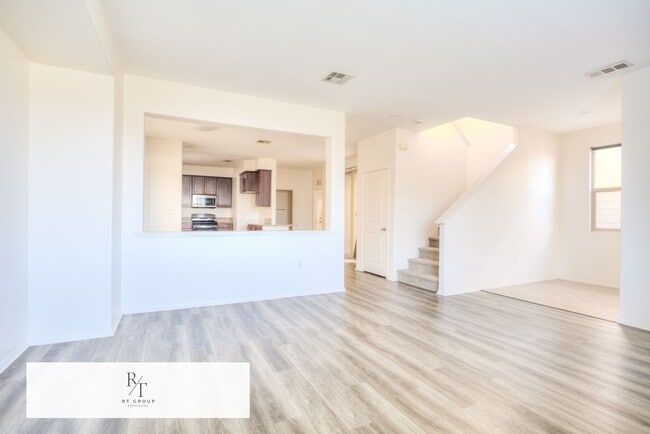 Building Photo - Beautiful 2-story home located in a gated community