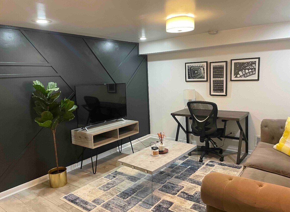 Foto principal - 3433 S Giles Ave