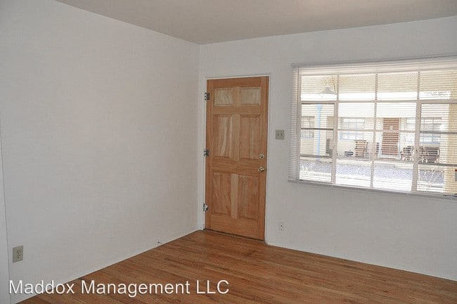 Building Photo - 510 Adams St NE
