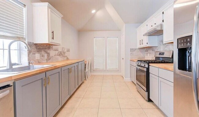 Foto del edificio - 7210 Chasegrove Ln