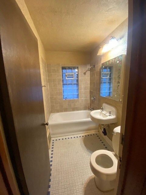 Foto del edificio - 2947 N 54th St