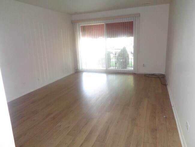 Building Photo - 10338 Parkside Ave