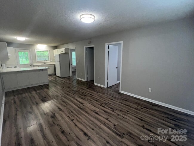 Building Photo - 374 Water St