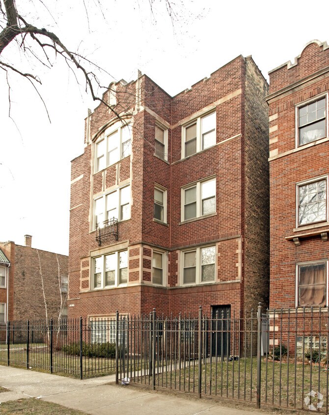 Building Photo - 6234-6236 N Bell Ave