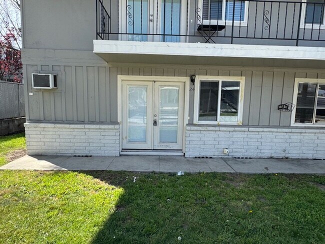 Building Photo - 624 Berrydale Ave
