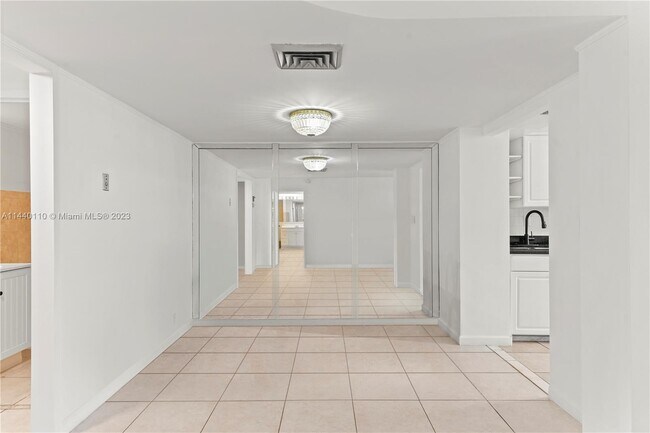 Building Photo - 100 Golden Isles Dr