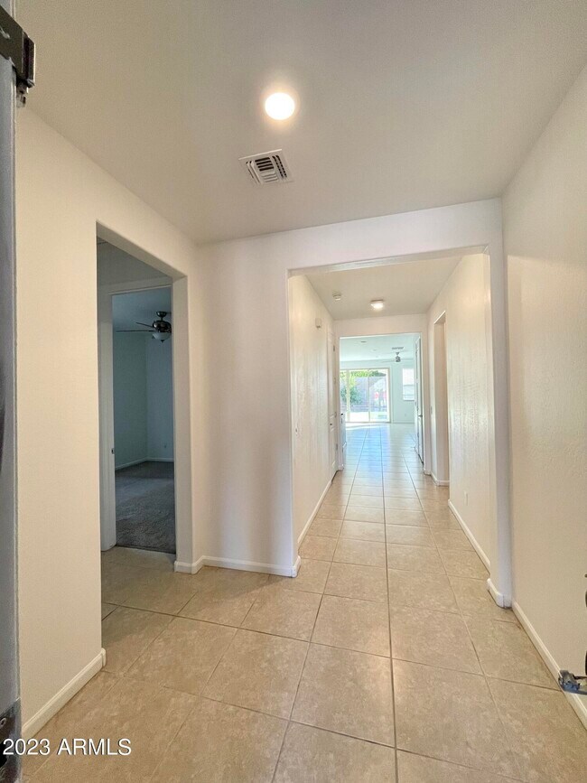 Foto del edificio - 20835 N 40th Dr