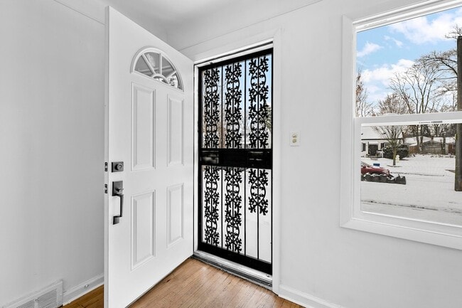 Foto del edificio - 18525 Westmoreland Rd