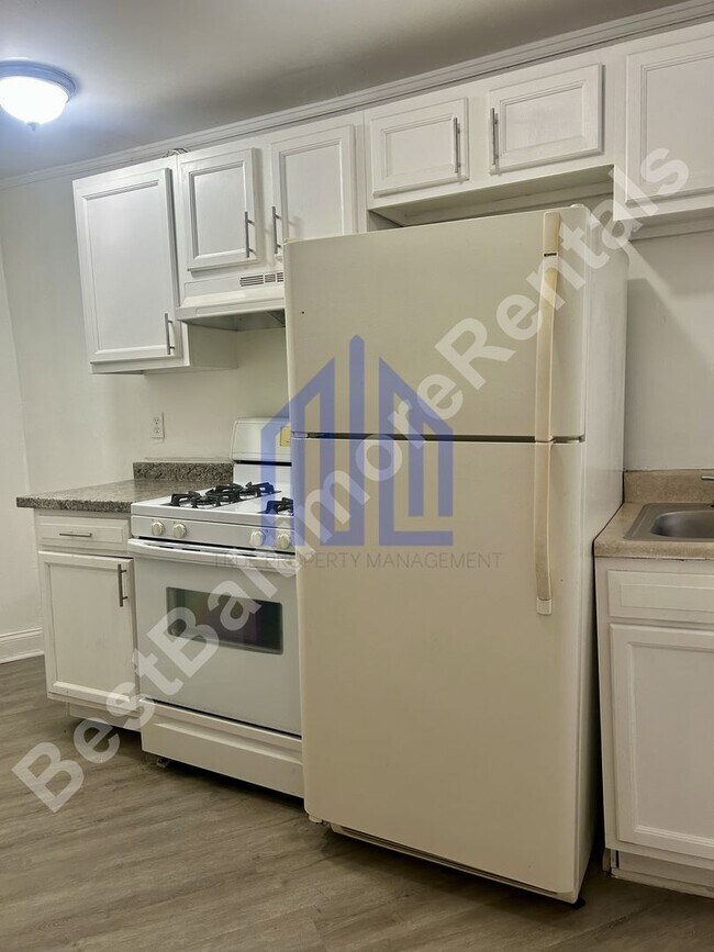 Foto del edificio - 2136 N Fulton Ave
