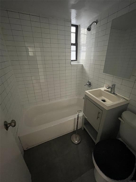 Building Photo - 1133 E 224th St