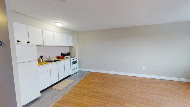 Interior Photo - 255 Stewart