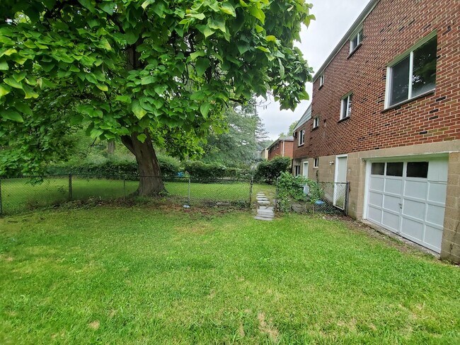 Building Photo - 179 McKenzie Dr