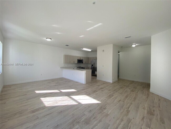 Foto del edificio - 15540 SW 136th St