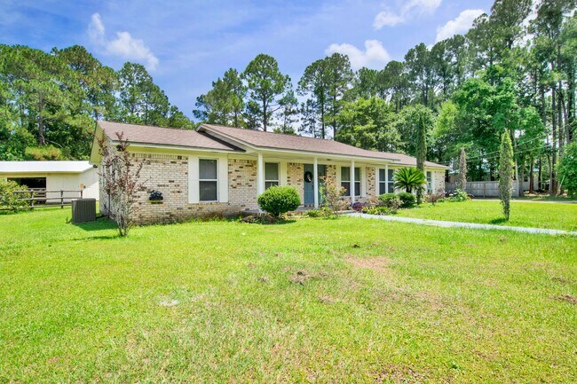 Building Photo - 3 Bedroom/2.5 Bathroom Home on Large 1.5-a...